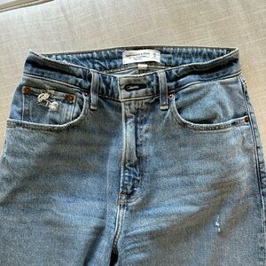 Abercrombie 90’s Relaxed Jean